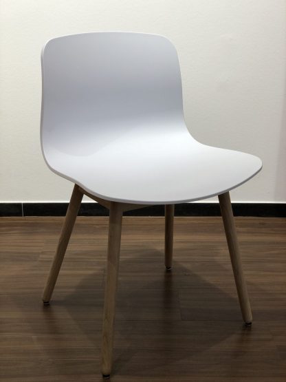 f-Kundenstuhl niedrig 
(HAY about a chair)