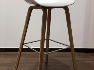 f-Berater-/Kundenstuhl hoch 
(HAY about a stool)