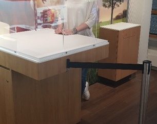 "Absperrständer (""Pöller"") incl. Befestigungsmaterial  für Montage am Stehberater-Platz"